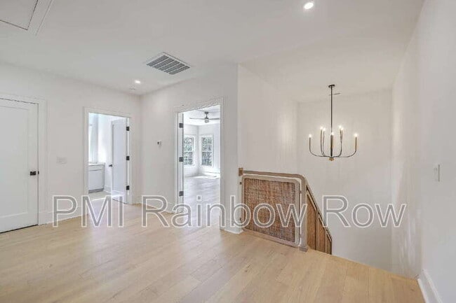 Building Photo - 755 Adluh St