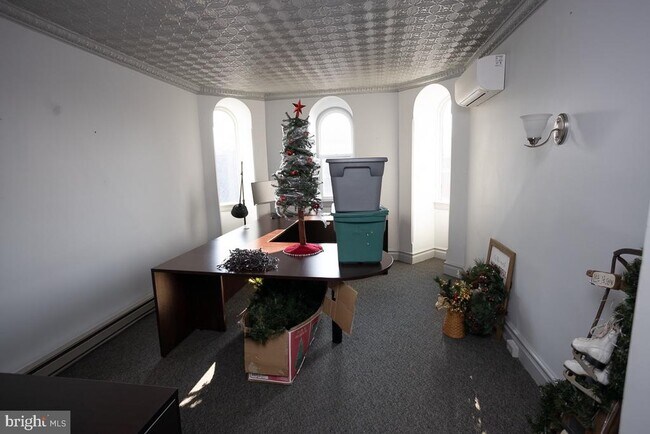 Building Photo - 261 Lincoln Way E