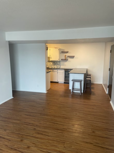 Building Photo - 326 14th Ave S