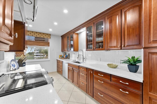 Building Photo - 1200 S Ocean Blvd