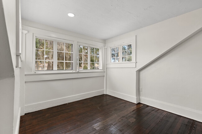 Building Photo - 402 S Franklin St