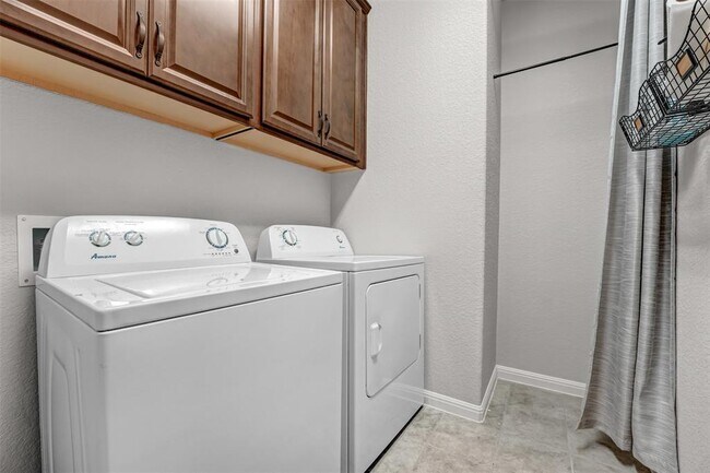 Building Photo - 6709 Golden Bough Ln