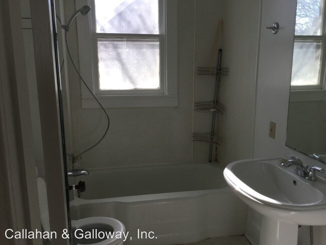 Building Photo - 408 N 8th St