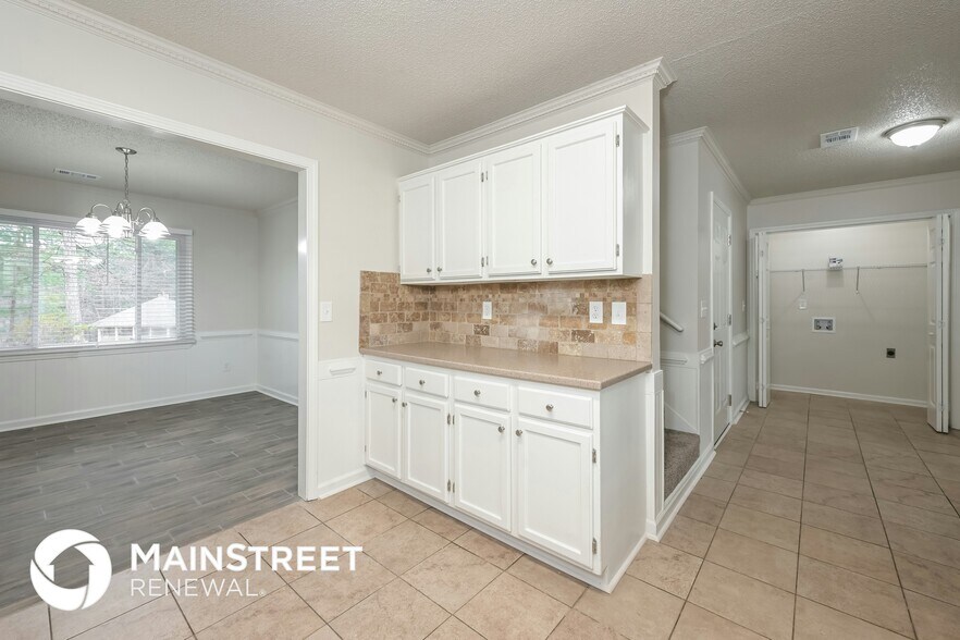 Building Photo - 2202 Independence Dr SW