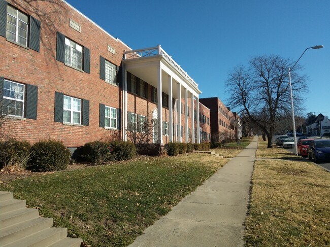 Primary Photo - 210 E Gregory Blvd