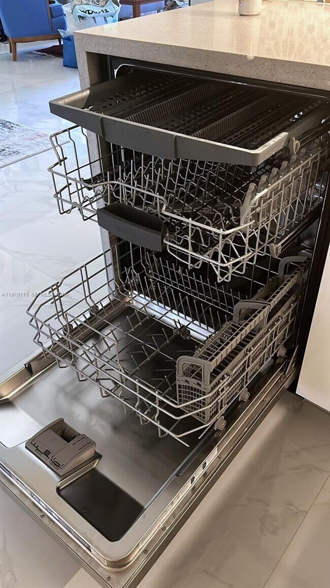 Building Photo - 2230 NE 56th Pl