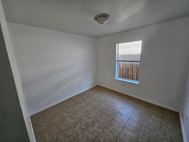 Building Photo - 3108 Lincoln Ave