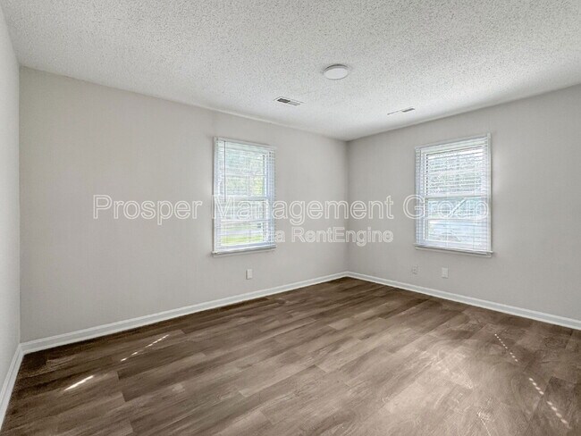 Building Photo - 17 Stratton Dr