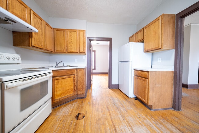 Building Photo - 1084 Sims Ave