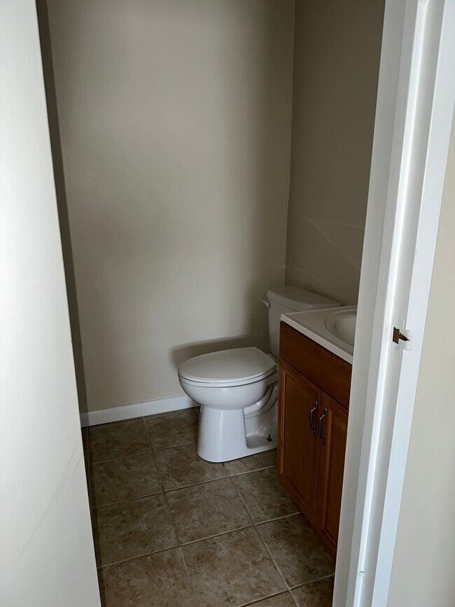 Building Photo - 1000 Chestnut St