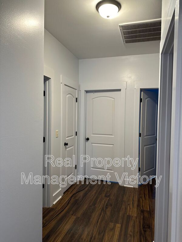 Building Photo - 1089 Garnet Dr