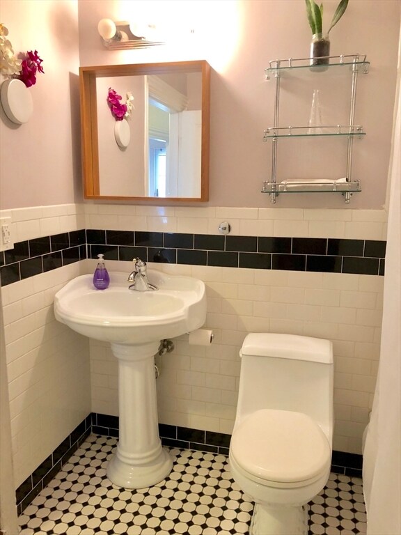 Building Photo - 62 Clarendon St