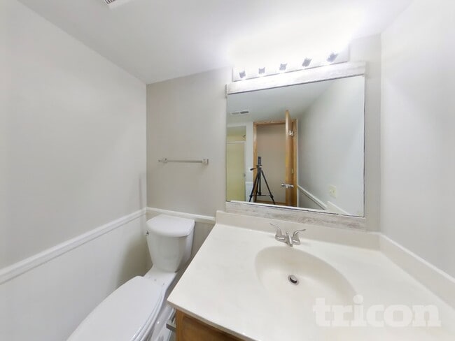 Building Photo - 4350 Thornhill Ln