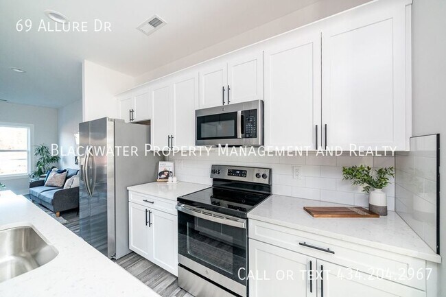 Building Photo - 69 Allure Dr
