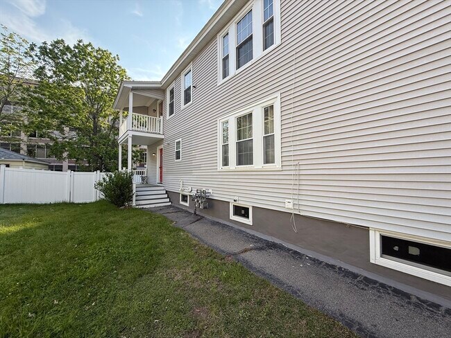 Building Photo - 14 Fleming Ave
