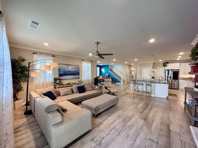 Building Photo - Stunning 5 Bedroom + Office Home with Priv...