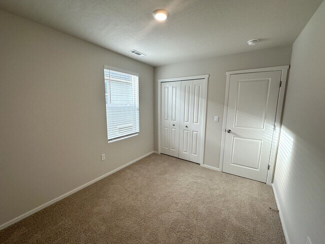 Building Photo - Brand new Kennewick home for lease!