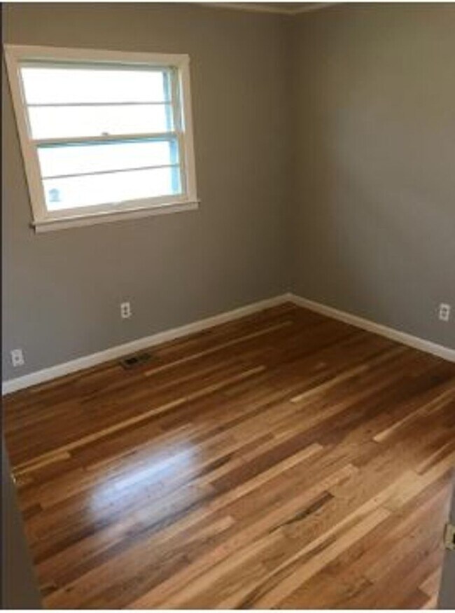 Building Photo - 357 Peach Tree Rd. (Z1)-