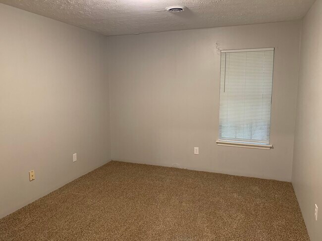 Building Photo - 71 Rushwood Dr