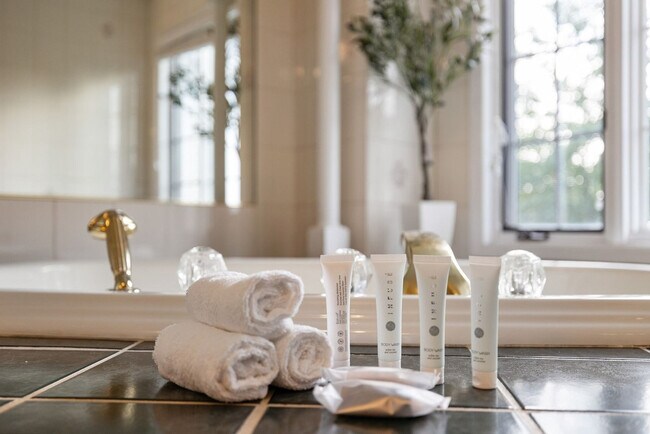 Building Photo - 321 Museum Village Rd