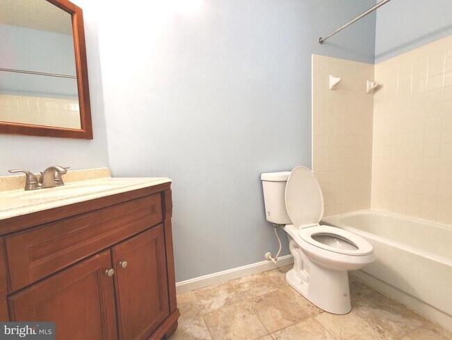 Building Photo - 6005 Rosebud Ln