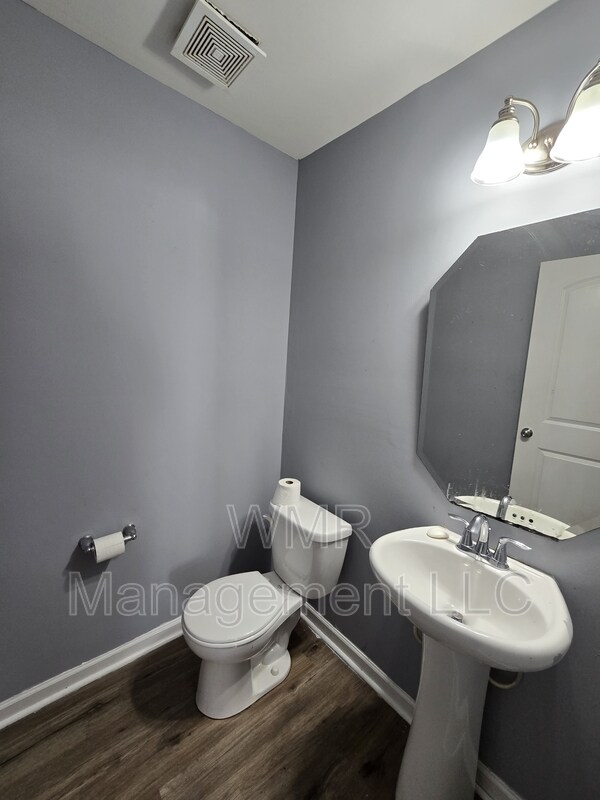 Building Photo - 912 Sherman St