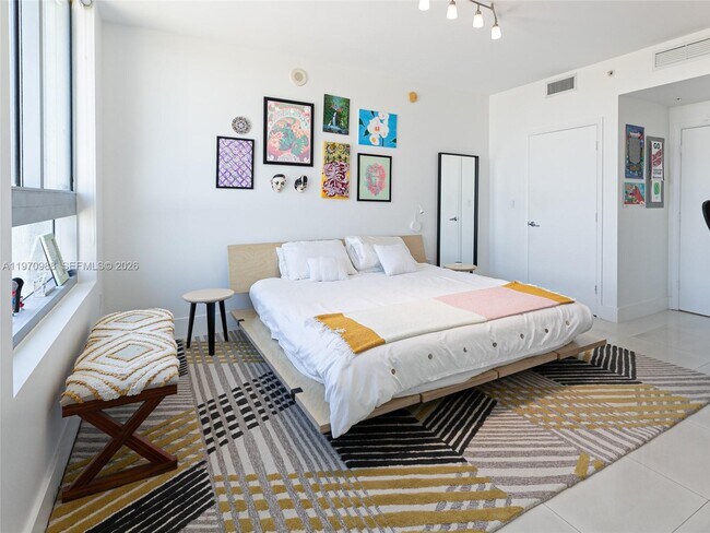 Building Photo - 90 SW 3rd St