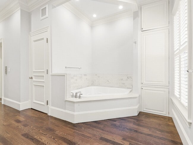 Building Photo - 5 Marlborough St