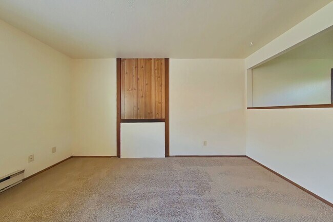 Building Photo - 2 Bedroom Duplex ~ Albany