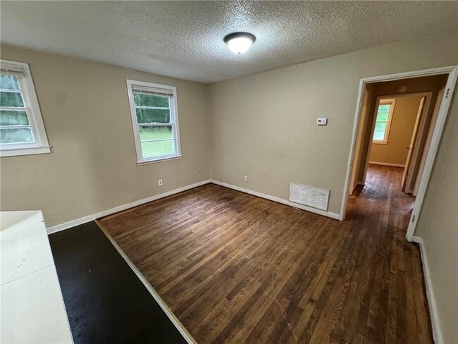 Building Photo - 4670 Rosewood Dr