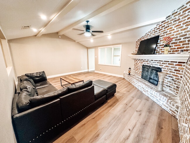 Building Photo - 5712 73rd St