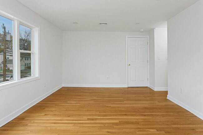 Building Photo - 119 Forest St