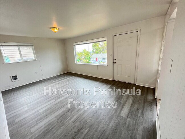 Building Photo - 3346 Ward Ave