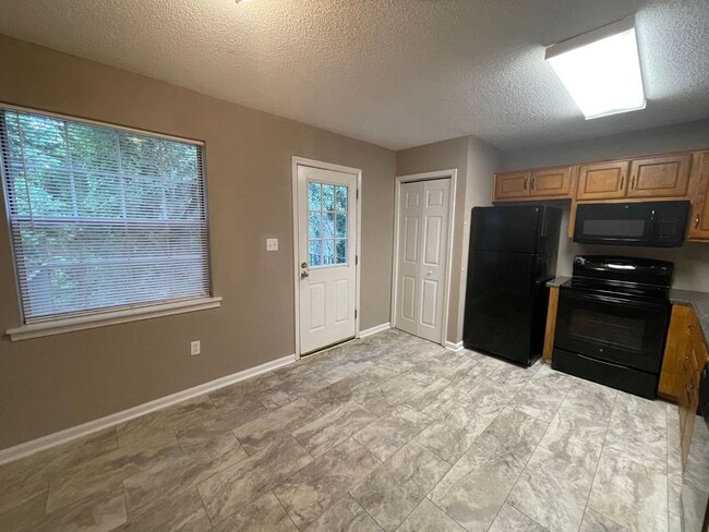 Building Photo - PRE-LEASING AUGUST 7TH, 2026! 1/2 OFF DEPOSIT SPECIAL!