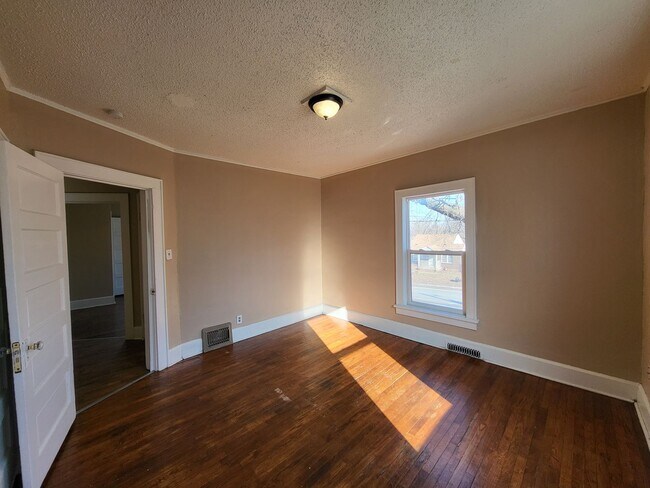 Building Photo - 3914-3916 2nd Avenue