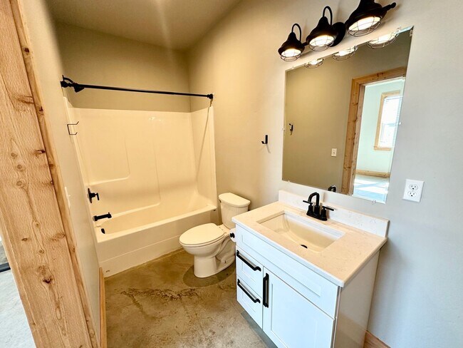 Building Photo - 121 E 26th Ave