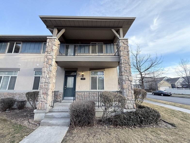 Building Photo - 4799 Topcrest Dr