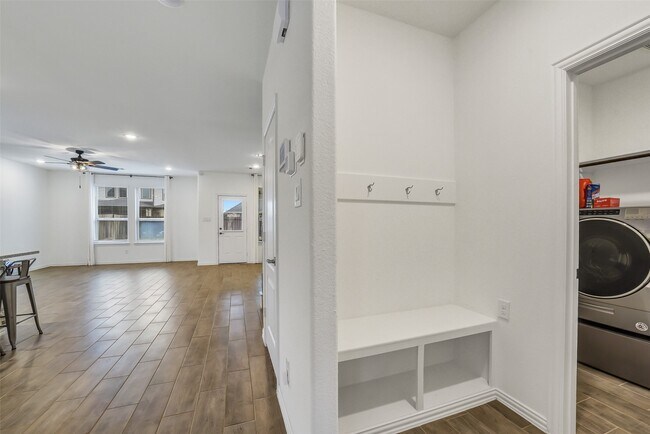 Building Photo - 31618 Donoso Dr