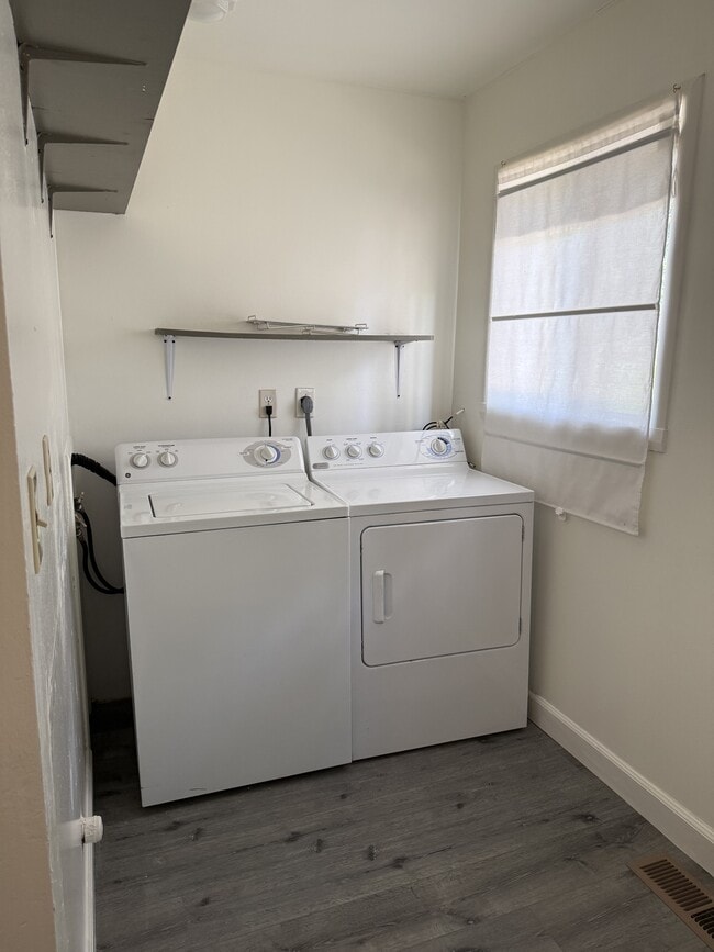 Building Photo - 116 S Arroyo Seco St