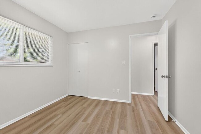 Building Photo - 5168 Mapleridge Dr