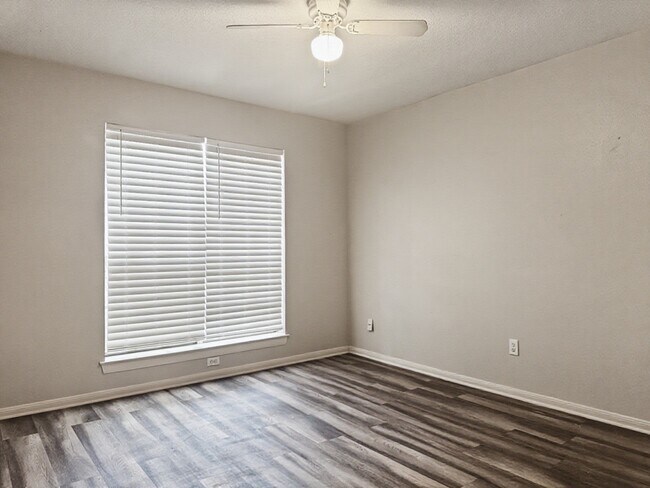 Building Photo - 31248 N Head Dr