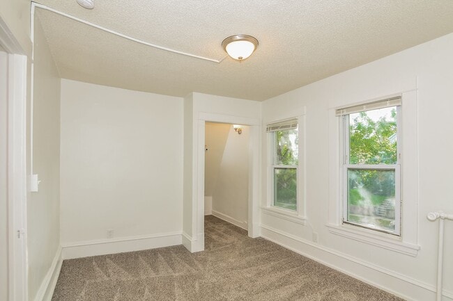 Building Photo - Newly Renovated Single Family Home - GREAT Mpls Location!