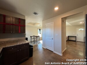 Building Photo - 2708 Golf Dr