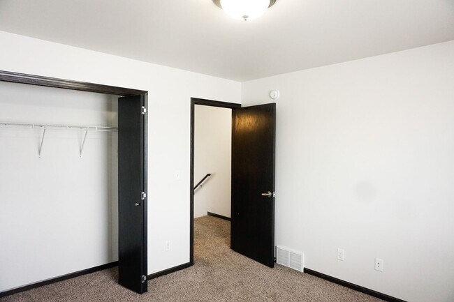 Building Photo - 3 Bed 3 Bath Twin Home