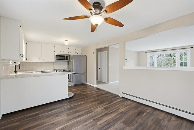 Building Photo - 110 Oswego St