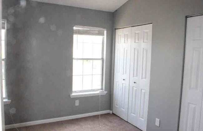 Building Photo - 8259 Golf Ridge Dr