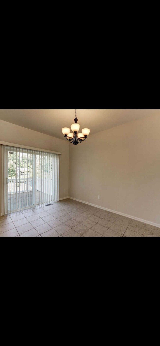Building Photo - 107 Bancroft Dr
