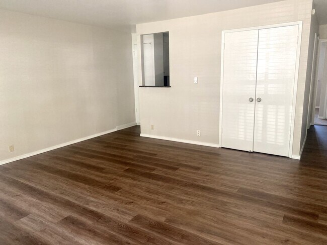 Interior Photo - 700 E Mercer