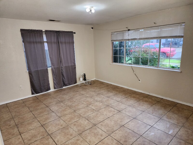 Building Photo - 855 S T St