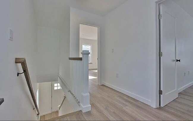 Building Photo - Style, comfort, & convenience---perfectly packaged!